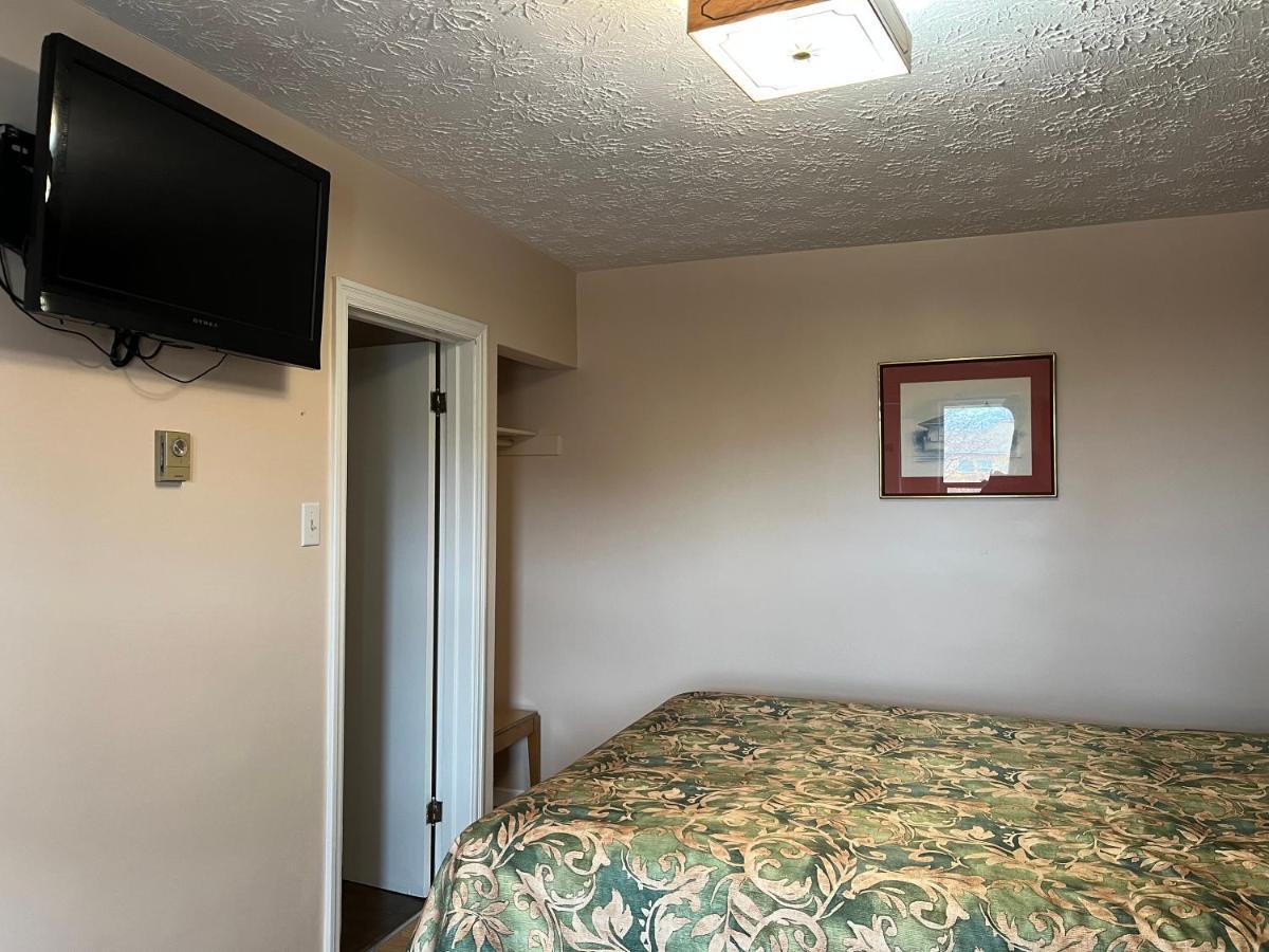 Old Mill Motel Blind River Exterior photo